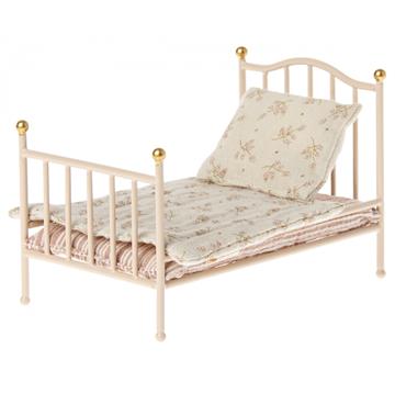 Maileg metalseng i rosa med gulddetaljer, madras og sengetøj
