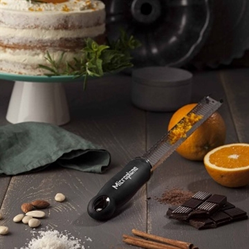 Riv et fint drys chokolade på dine desserter eller bagværk med Microplane Zester