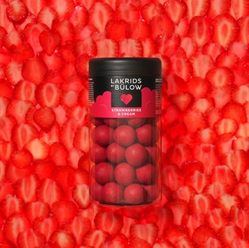 Dansk sommer i hver enkelt bid - jordbær med fløde med kerne af sød lakrids
