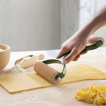 Lav hjemmelavet pasta med den stilfulde Patty pastaskærer