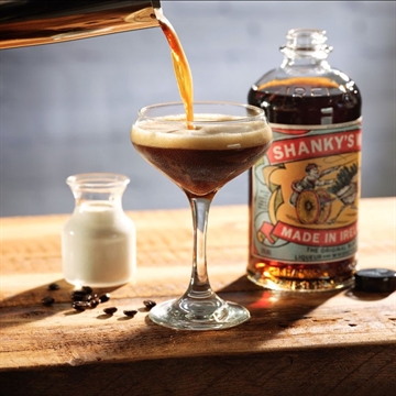 Shanky's Whip har en skøn blød smag af toffeekaramel og kan drikkes både ren og i drinks