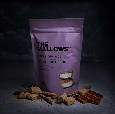 The Mallows Dark Liquorice er en smagseksplosion af chokolade, lakrids og lækker, blød skumfidus
