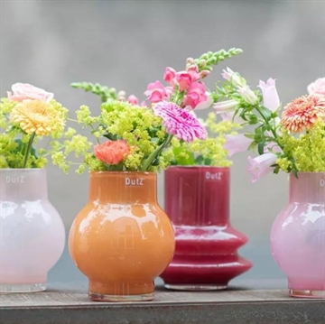 Vaserne fra DutZ fås i flere forskellige smukke farver