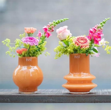 Vasen fra DutZ passer smukt til en buket markblomster eller et par blomster fra haven