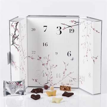 Nyhed 2023. Julekalender med sommerfugle, chokoladebarer, nødder og fyldte chokolader