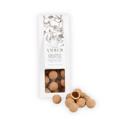 Lakridstrøffel med en kerne af karamelganache tilsmagt med italiensk lakrids